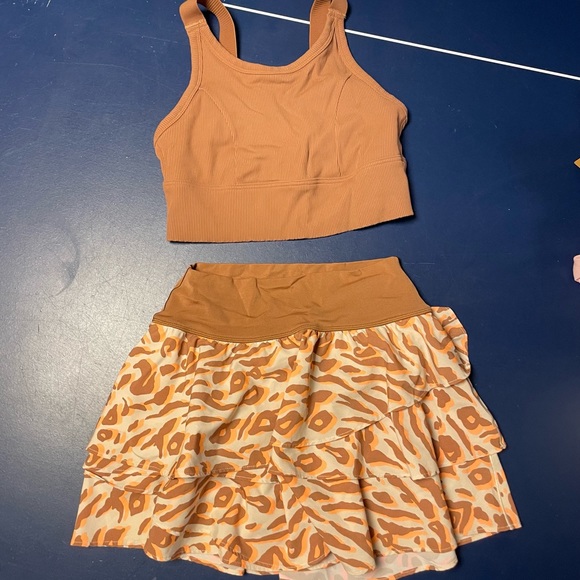 Matching Set Aerie OFFLINE Maggie Ruffle Printed Skirt Small & rust longline bra - Picture 2 of 7